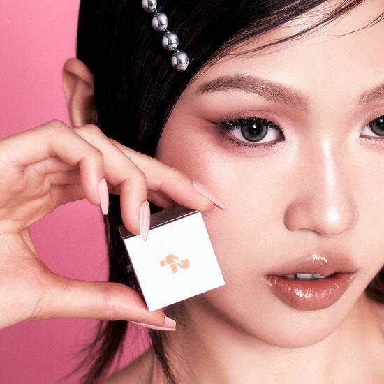 TWO SLASH FOUR Strobing Face Cube