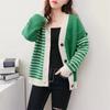 Осень и Зима 2025 Новая Корейская Версия Повседневного Стиля Вязаный Кардиган с V-образным Вырезом Свитер с Полосатым Контрастным Дизайном Женская Куртка