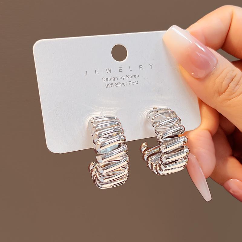 C-Shaped Twisted Rope Earrings: Retro Punk Metal Threaded Studs