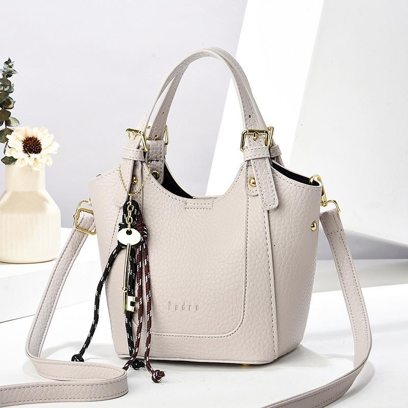Stylish Ladies Pu Leather Tote Bag With Large Capacity And Zipper Closure For Everyday Use