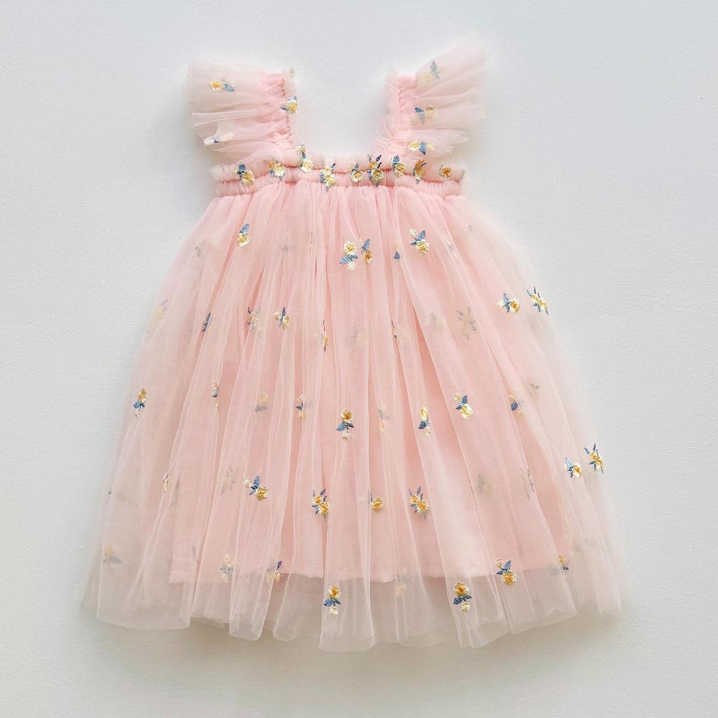 Девочкин тюлевое платье с цветочной вышивкой: Летний стиль с пышными рукавами и юбкой из сетчатой пряжи