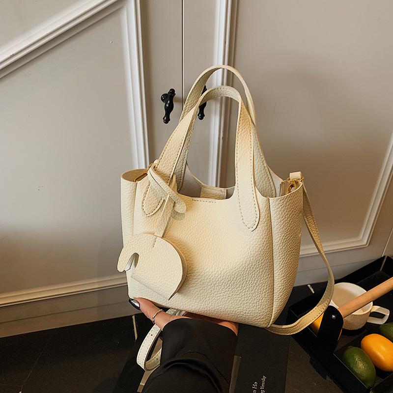 Популярная в этом году маленькая женская летняя универсальная сумка-мессенджер через плечо, новая модная 2025, корейская версия, сумка-ведро