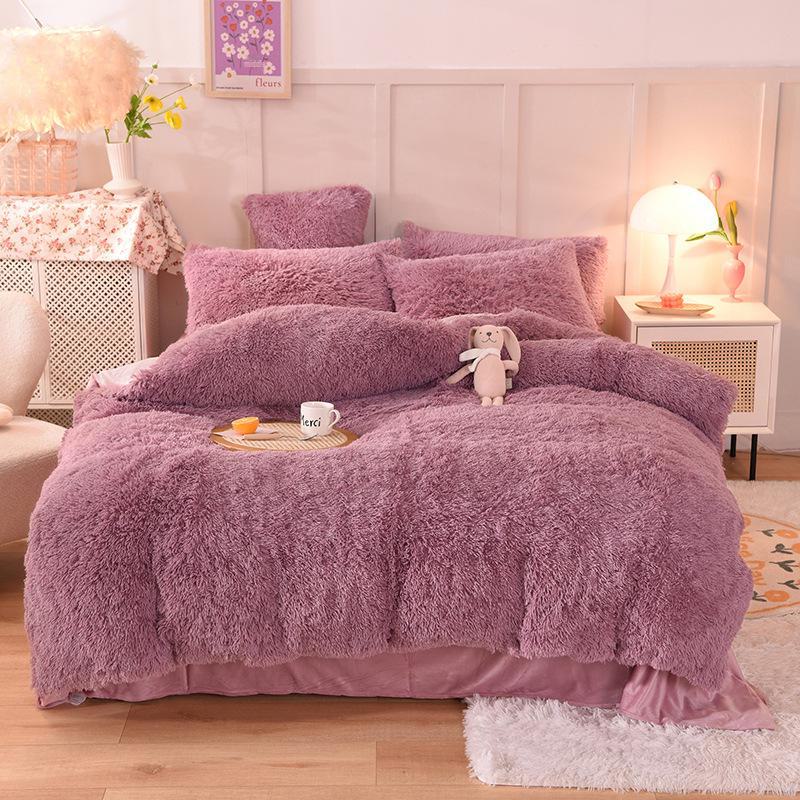 "Mink Velvet Plush Winter Bed Set: Four-Piece Solid Color Quilt Cover"