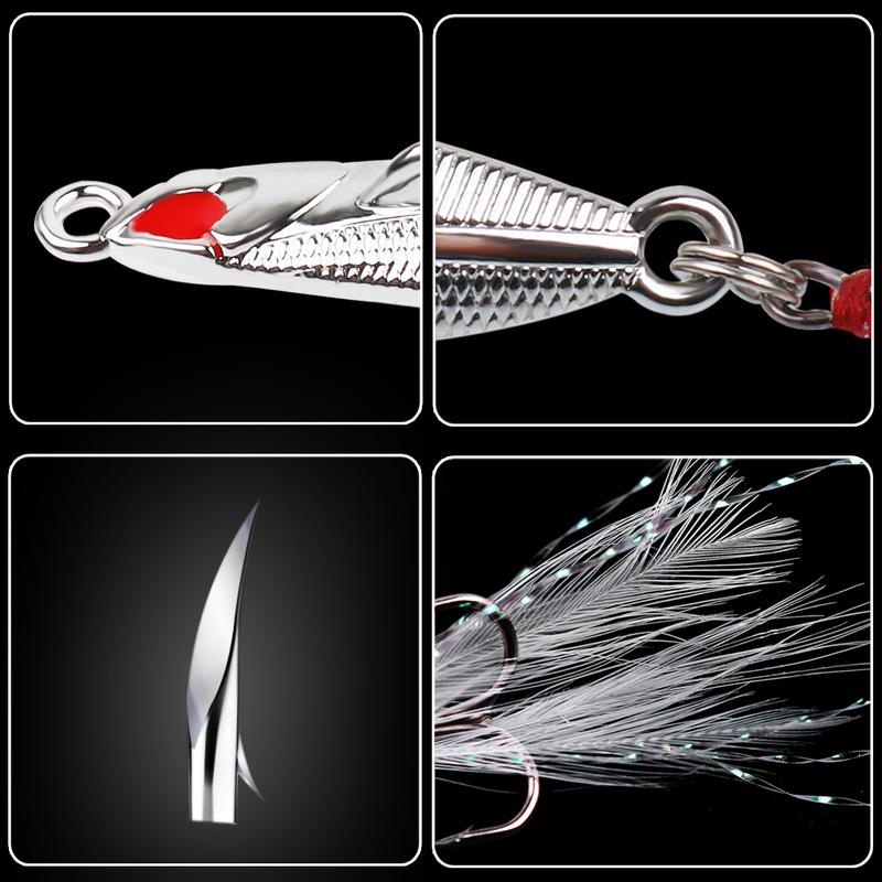 Серебристая металлическая приманка (маленькая рыбка, мормышка) с тройным крючком и пером