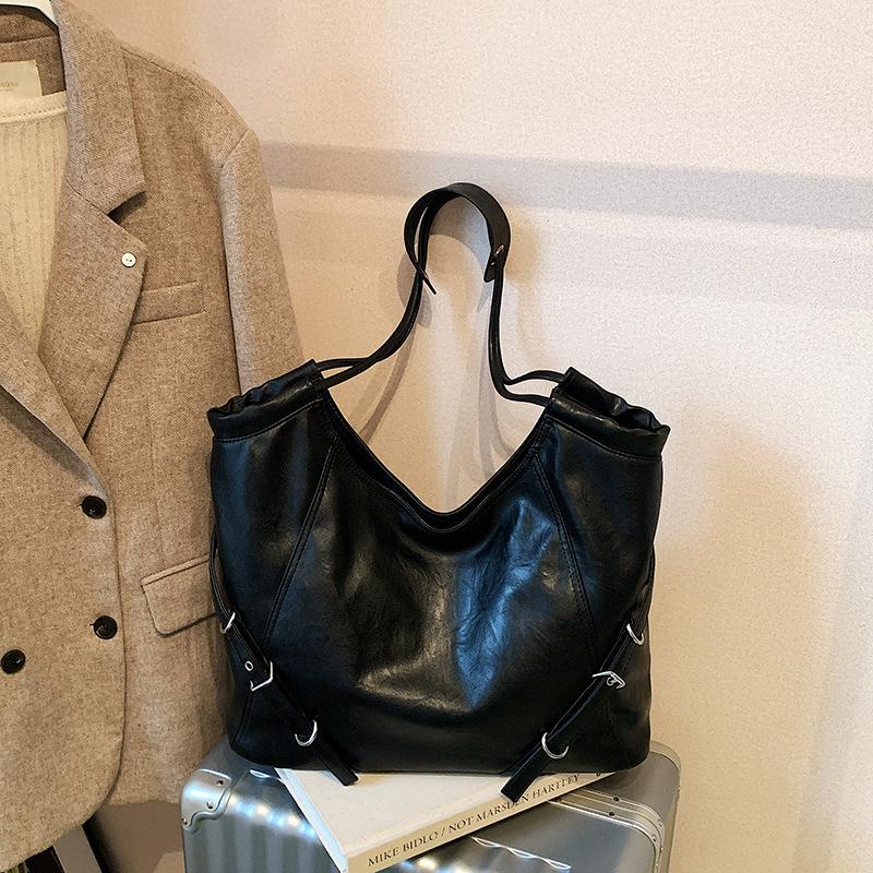 Осенне-зимняя ретро сумка большой вместимости женская 2025 новая трендовая модная корейская версия сумка-тоут простая сумка через плечо сумка для поездок на работу