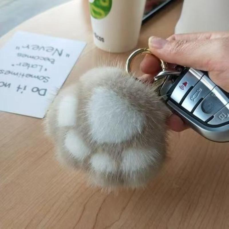 Lovely Cat Paw Faux Fur Keychain Charm Fashion Plush Bear Paw Car Key Chain Bag Pendant Keyrings Party Favor