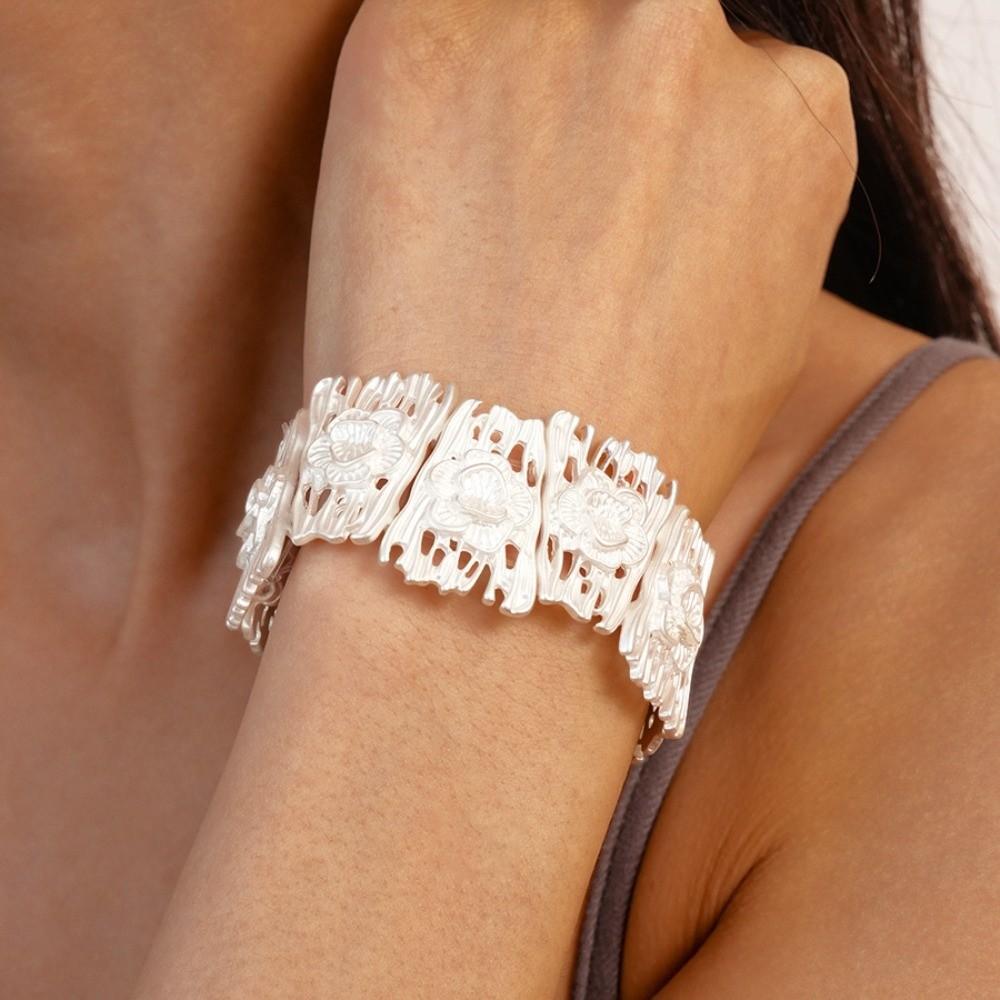 Полые металлические браслеты-манжеты с цветочным узором, массивный браслет, уникальный преувеличенный браслет, украшение