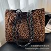 Сумка с леопардовым принтом женская 2025 новая трендовая сумка через плечо сумка-тоут для通勤 легкая роскошь нишевая высококлассная женская сумка
