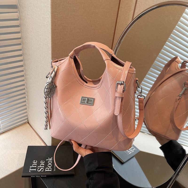 Ретро сумка женская большой вместимости 2025 новая весна и лето повседневная на плечо бриллиантовая сумка-тоут для поездок