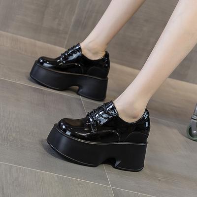 Повседневная женская обувь 2025 новая платформа белые туфли женские внутренняя высота увеличена на 11 см ультравысокие маленькие кожаные туфли маффин толстая подошва