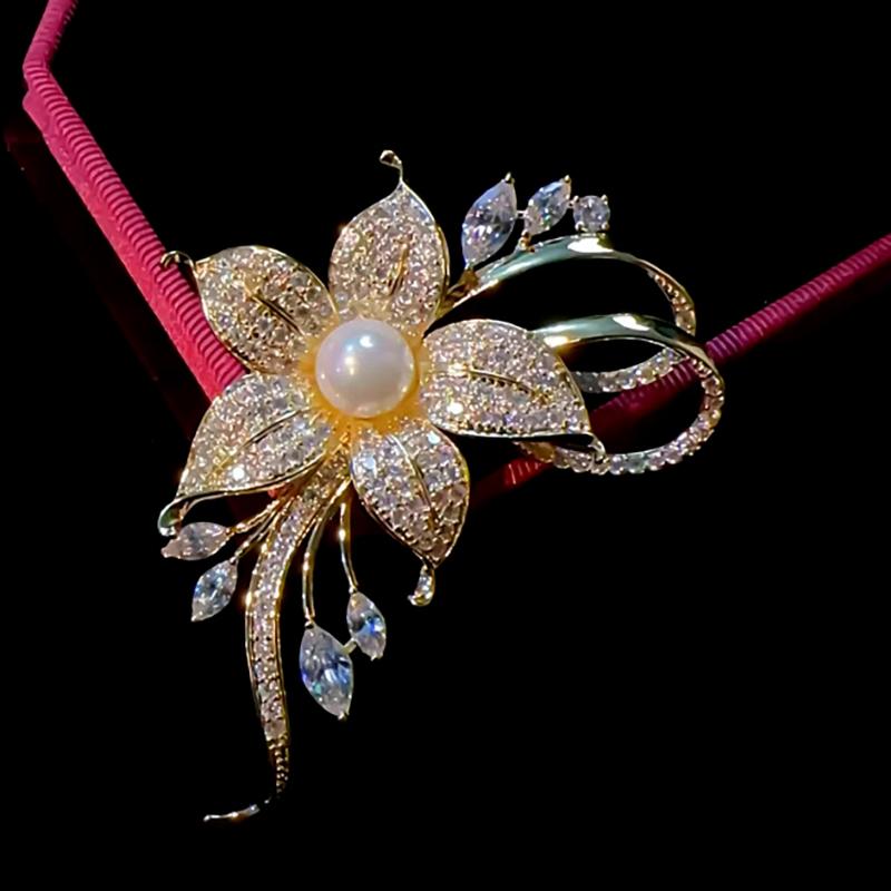 Изысканная брошь Цветок Жемчуг Металлические значки на лацкан для женщин девушек Универсальная блестящая корсажная одежда Аксессуары Подарки