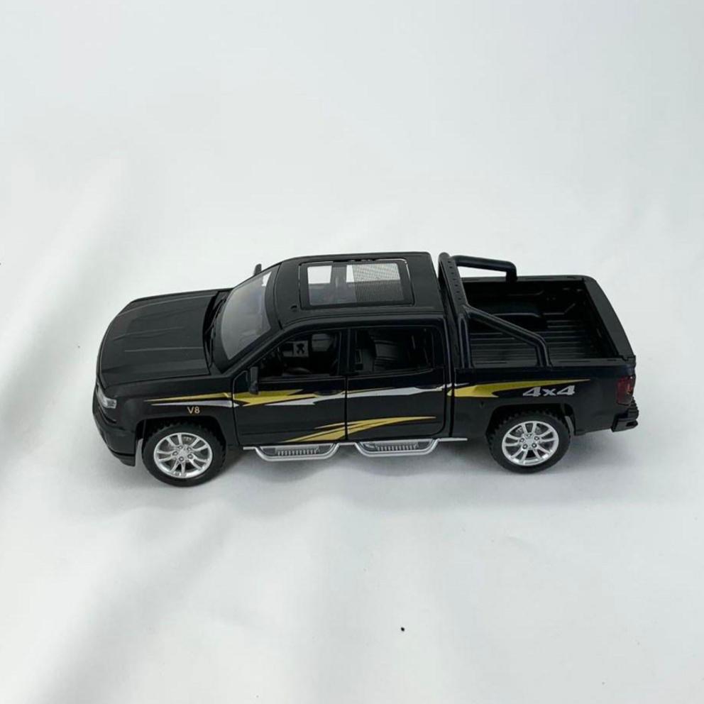 1:32 Chevrolet Silverado SUV Diecast Model Toy Car