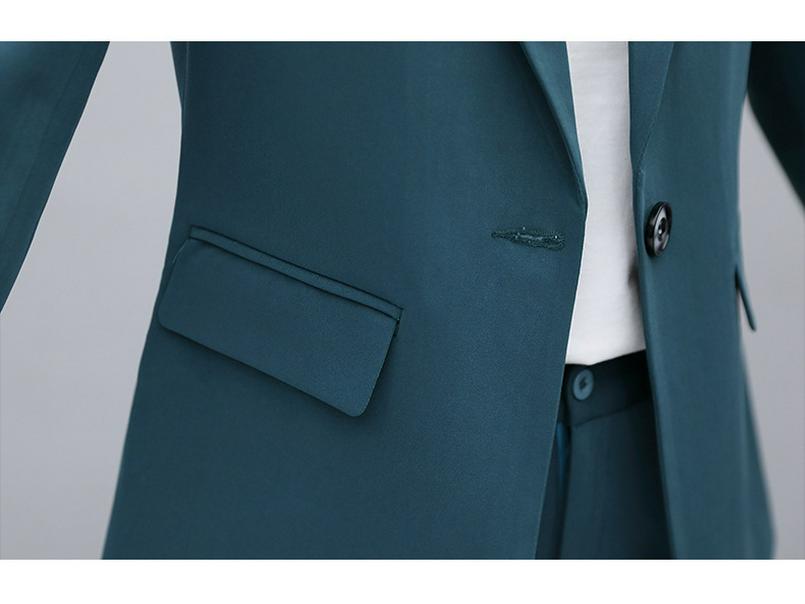 Стильные женские костюмы весна-лето 2023: Новые комплекты из двух предметов в стиле «Богиня»