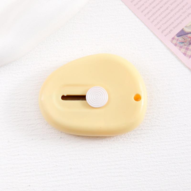 Канцелярский нож конфетного цвета: Портативный выдвижной канцелярский нож для студентов