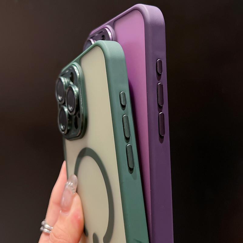 Магнитный чехол для телефона с ощущением кожи для iPhone 17 Pro Max, Совместим с Apple 16/15/14/13, Матовый и полупрозрачный дизайн.
