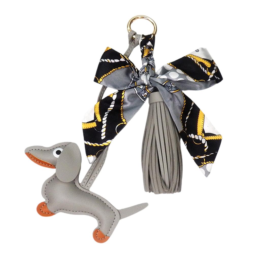 Стильная подвеска в виде таксы с мягкими кожаными кисточками, держатель для ключей с бантом, модный шарм, идеально подходящий для сумок или украшения автомобиля