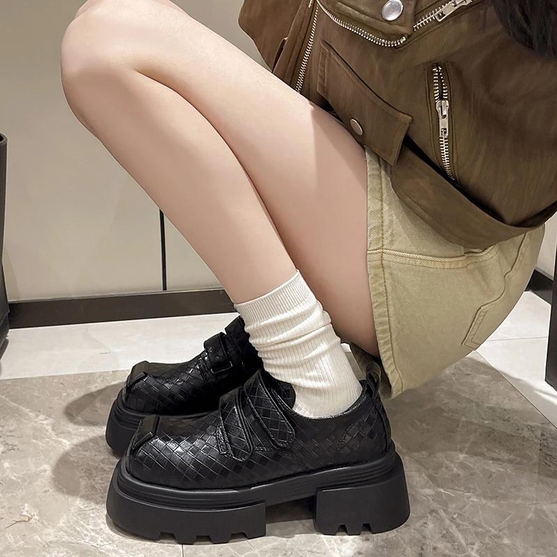 Модные туфли на плоской подошве, туфли на платформе, женская весенняя новая повседневная обувь 2024 года, дизайнерская модная брендовая обувь для прогулок из кожи