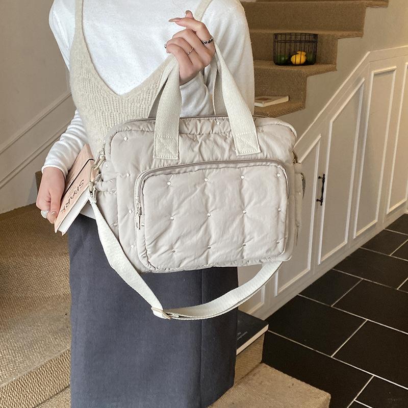 Mommy bag, a portable bag for mothers to use when going out, a multi-functional baby bag, a casual backpack for mothers to carry when taking their