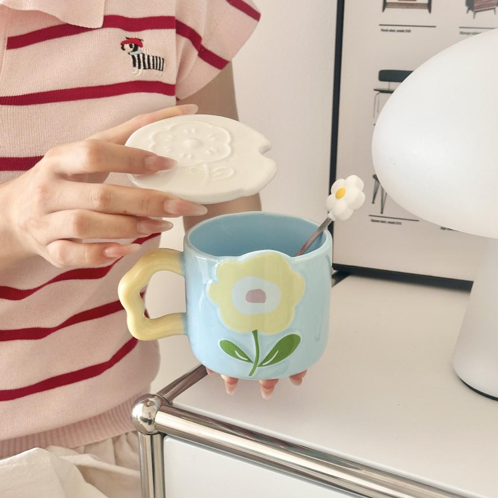 Керамическая кружка-стакан «Тюльпан» с крышкой, подарок для подруги, учителя на день рождения, практичный сувенир