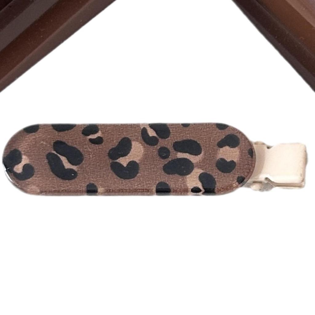 Leopard Print Oval Hair Clip: Trendy Autumn/Winter Accessory for Women.