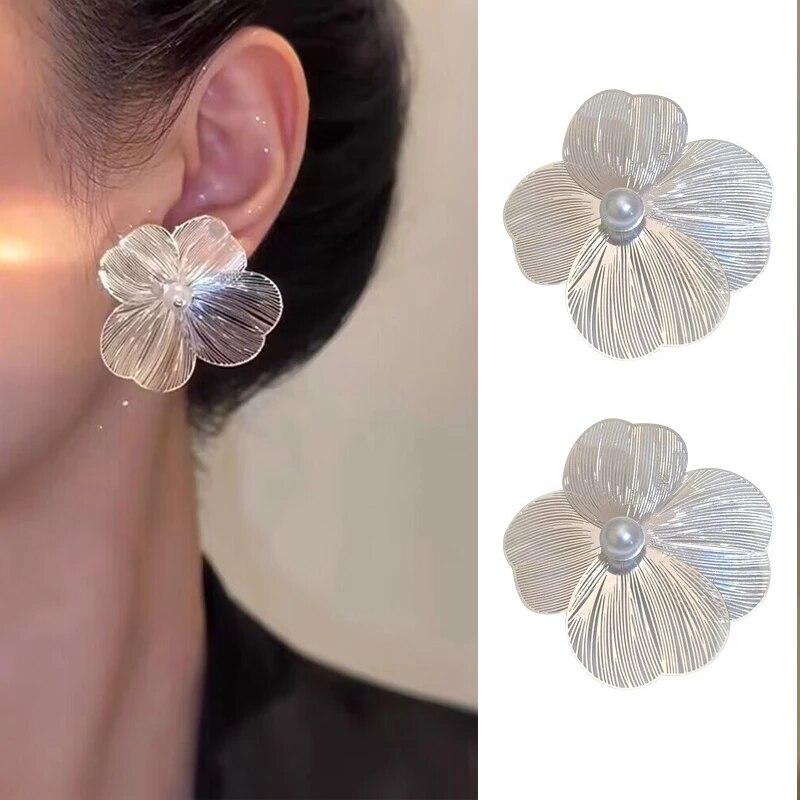 Ретро минималистичные большие металлические серьги с цветами, новые преувеличенные серьги-гвоздики неправильной формы, модные серьги для женщин, ювелирные изделия, подарки для девочек