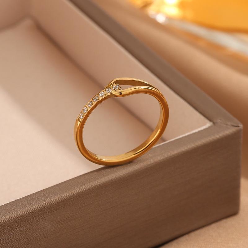 Elegant Water Drop Rhinestone Ring for Women - Versatile Claw Setting Design