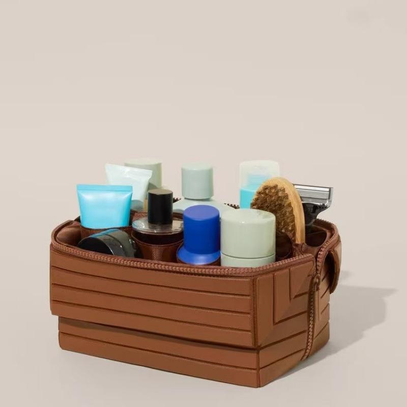 European-style minimalist popular practical large-capacity stylish storage bag for travel and commuting, striped three-dimensional makeup bag,