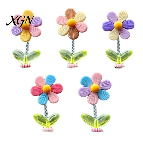 Interior Car Decor Spring Wobbly Flower Dashboard Ornament, Shaking Head Sunflower Decor, Cute for Rearview Mirror And Home Office