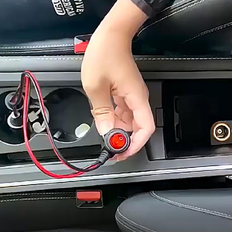 Автомобильный адаптер-разветвитель с двумя гнездами прикуривателя DC12V/24V со встроенным предохранителем 15A и индикаторами питания. Термостойкий корпус.