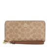 Длинный кошелек Coach (FCW778 CW778) в цвете Тан и Коричневый, с фирменным покрытием из холста и переработанной кожей. Длинный кошелек на молнии по периметру с ремешком. Женский. [Выход]
