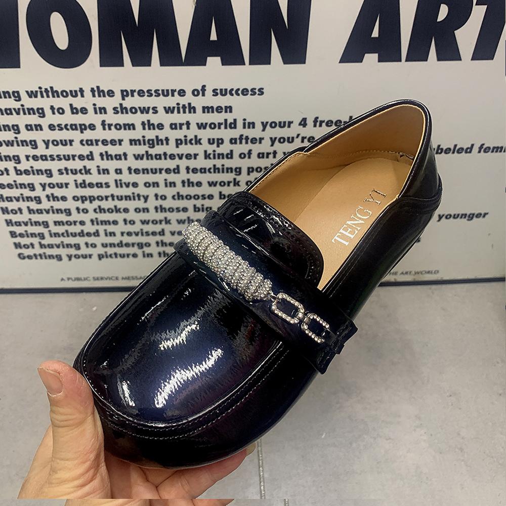 Модные женские лоферы Большого размера Повседневная женская обувь Женская обувь на плоской подошве Дизайнерские женские мюли Обувь из лакированной кожи со стразами