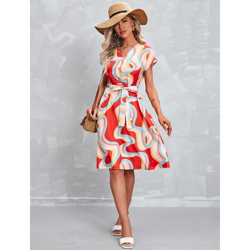Летнее элегантное платье с короткими рукавами и принтом