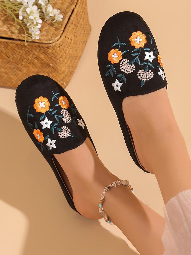 Большие тапочки женские летние 2025 года новые этнические вышитые женские классные тапочки на плоской подошве производитель женской обуви