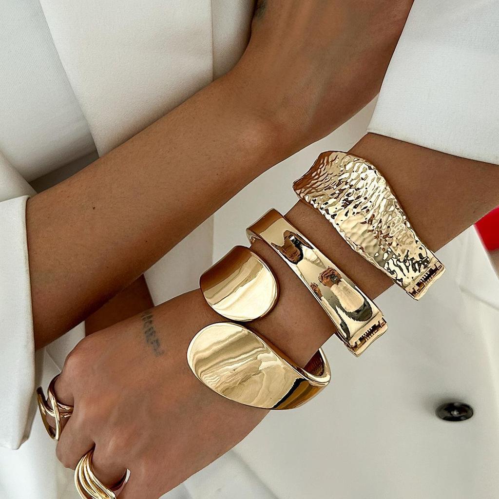 Geometric Oval Metal Bracelet: European and American Fashion