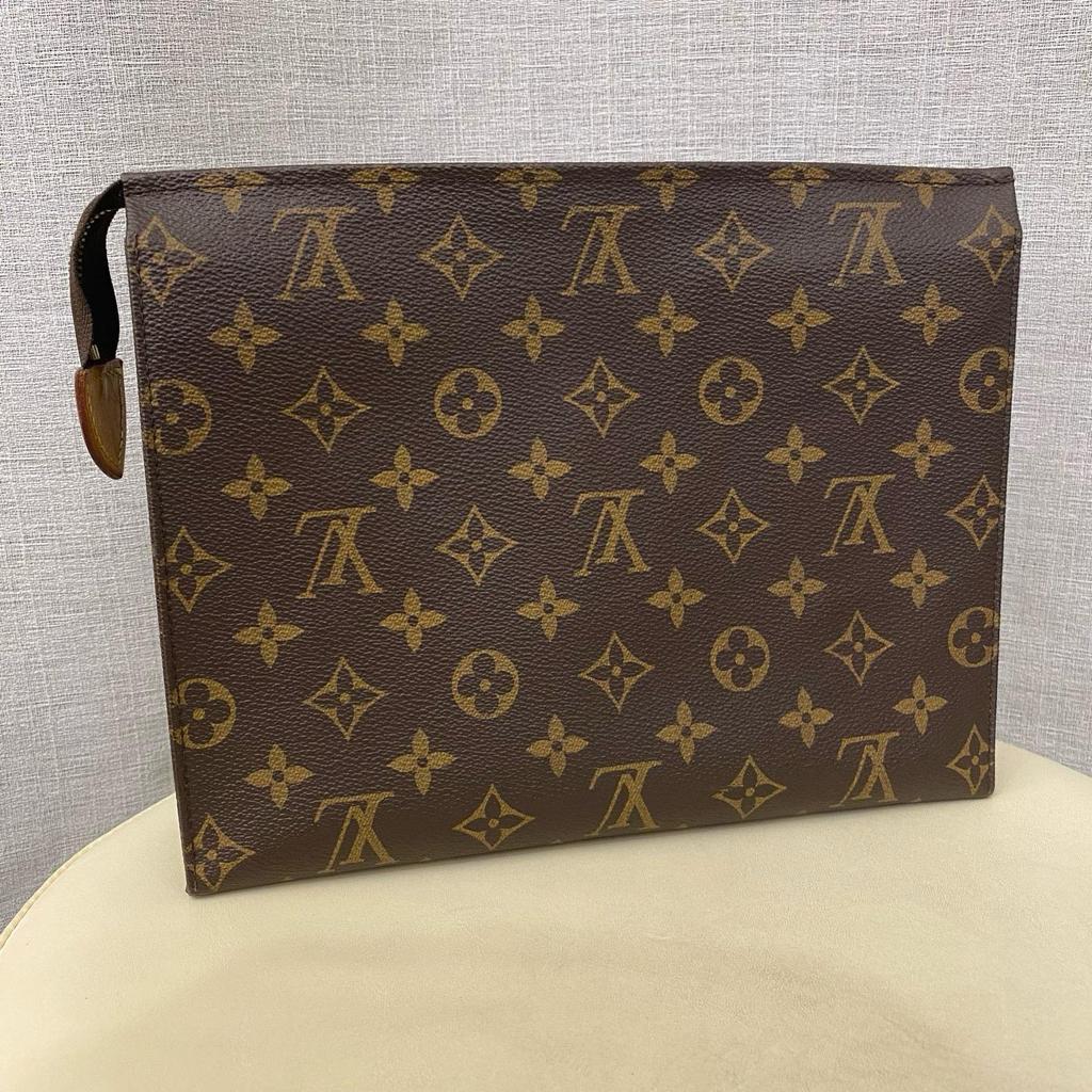 [Pre-Owned] Toiletry Pouch 26 Classic Monogram Canvas And Leather Wash Bag - Very Good #1J7GJC8