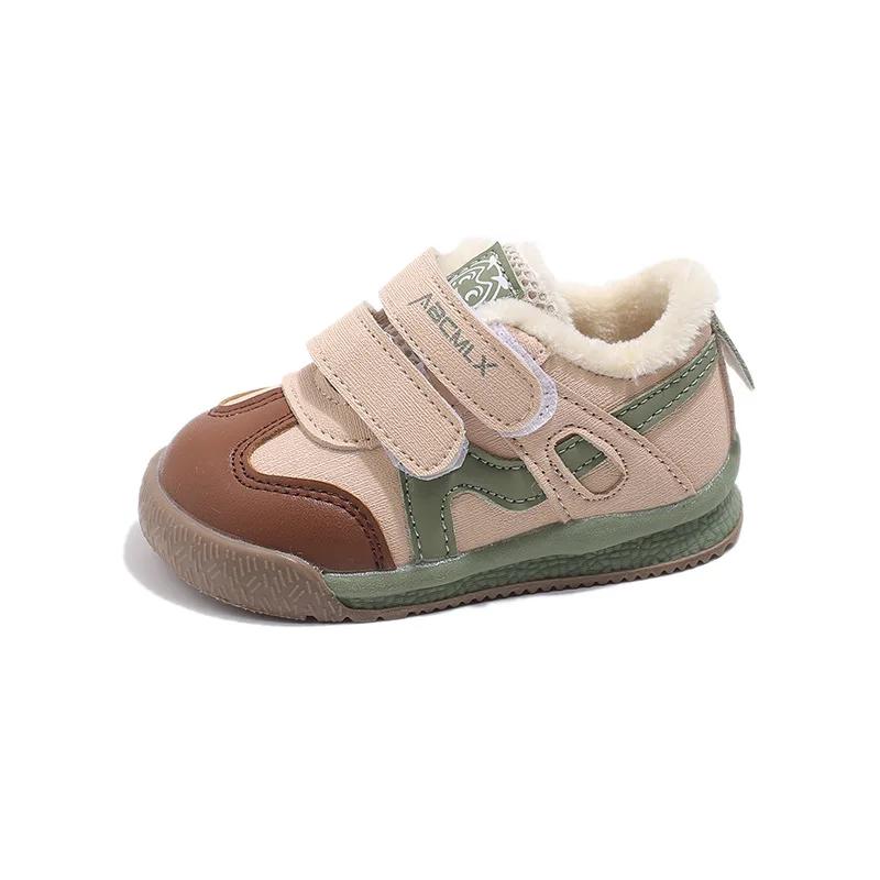 2024 Детская повседневная обувь для девочек и мальчиков, зимняя новая мода в корейском стиле с мягкой подошвой, универсальная плюшевая, сохраняющая тепло обувь для ходьбы