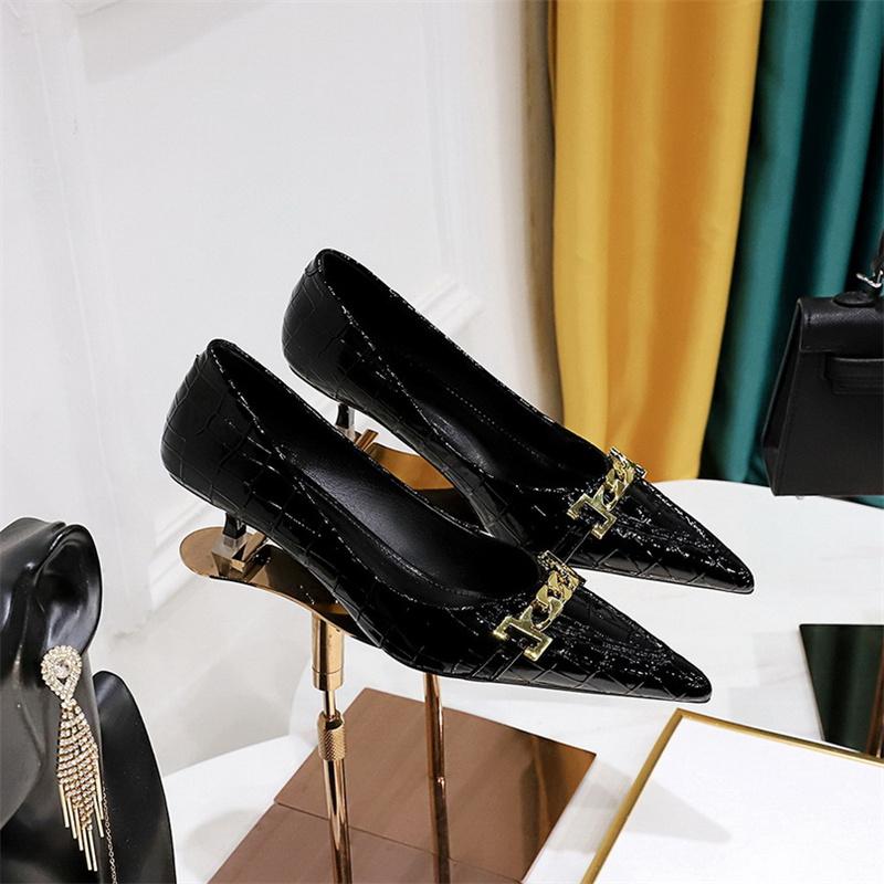 Fashion Fashion Metal Chain Decoration Women Pumps Shallow Mouth Glossy Patent Leather Kitten Thin Middle Heel Office Single Shoes