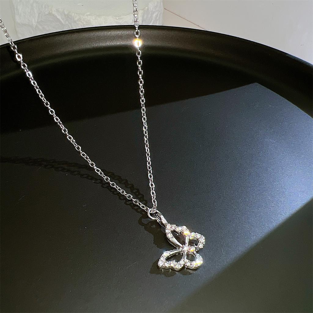 17KM Y2K Butterfly Necklace for Women Girls Silver Color Crystal Pendant Clavicle Chain Necklaces Fashion New Trendy 2023 Party