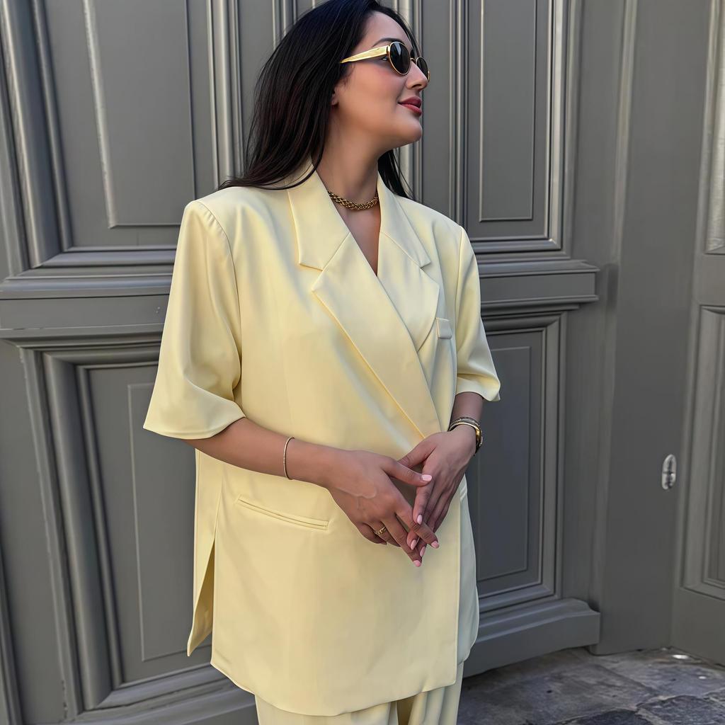 Повседневный женский костюм с лацканами на пуговицах в европейском и американском стиле 2025 года с вариантами короткого и длинного рукава