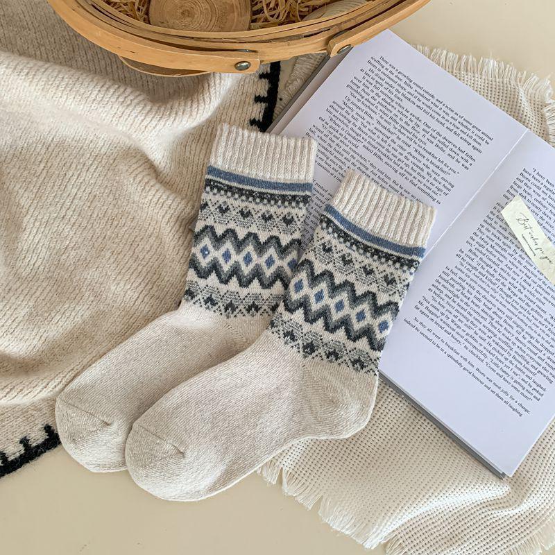 Женские ретро шерстяные носки в стиле Fair Isle - Средней длины, Плотные, Теплые, Осенне-Зимний стиль, Японский литературный дизайн