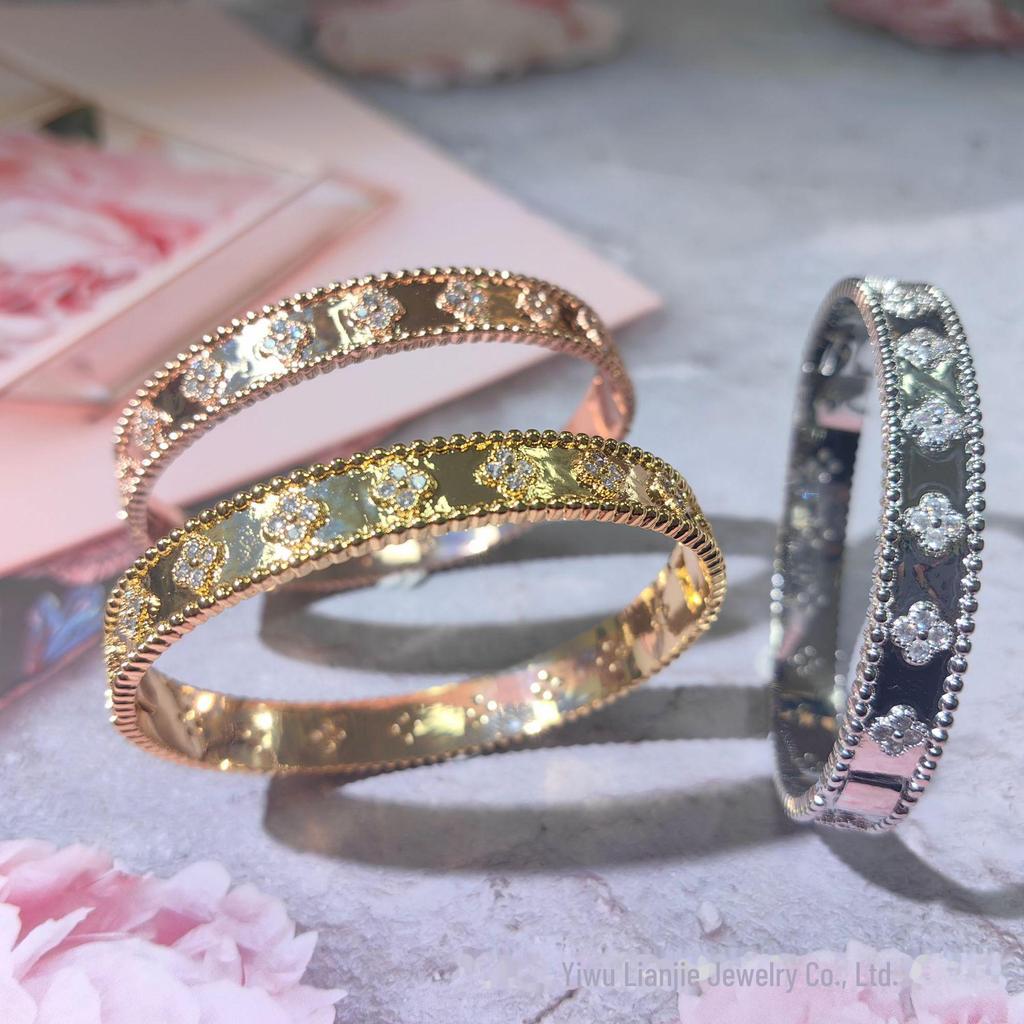 Ретро-браслет с четырехлистным клевером и гальваническим покрытием класса люкс - модный и универсальный популярный товар