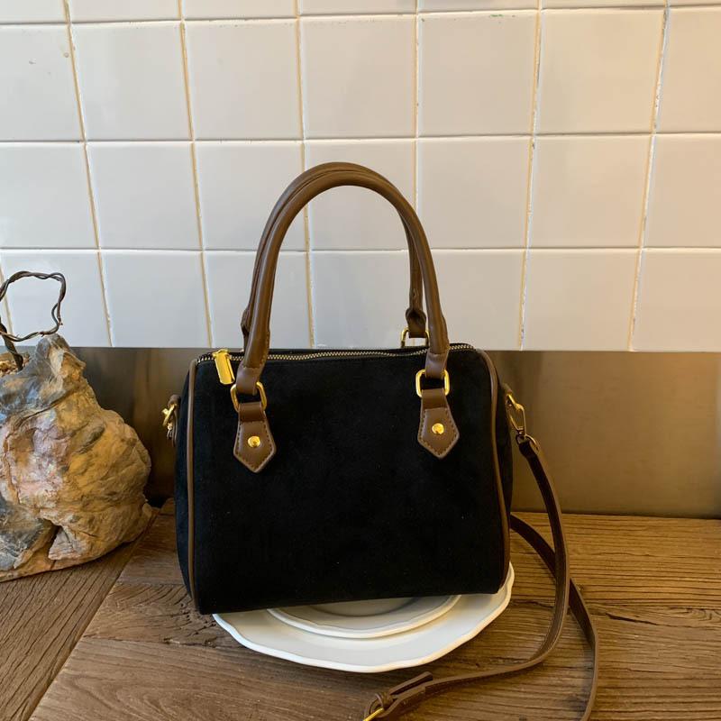 Высококлассная нишевая сумка женская повседневная сумка-бостон 2025 новая модная осенне-зимняя универсальная одноплечевая сумка-кроссбоди сумка-подушка