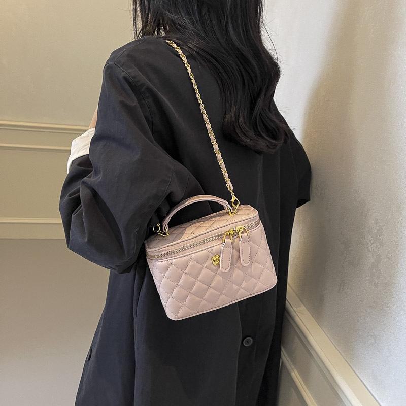 Сумка через плечо Inspired Textured Bag - High-End Fashion 2024 Crossbody с цепочкой с бриллиантами