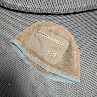 Б/у Хороший цвет Шапка ARC'TERYX коричневая вязаная с молнией