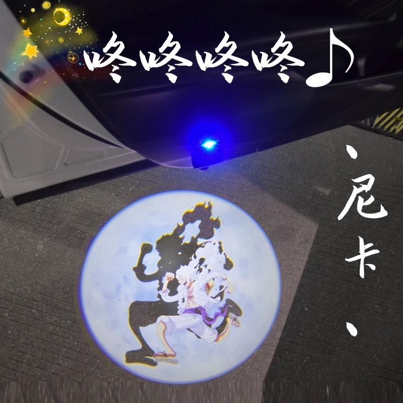 One Piece Луффи Автомобильный Приветственный Свет Аниме USB Автомобили Дверная Атмосферная Лампа Проекционная Лампа Сигнальная Лампа Автомобильное Украшение Детские Подарки