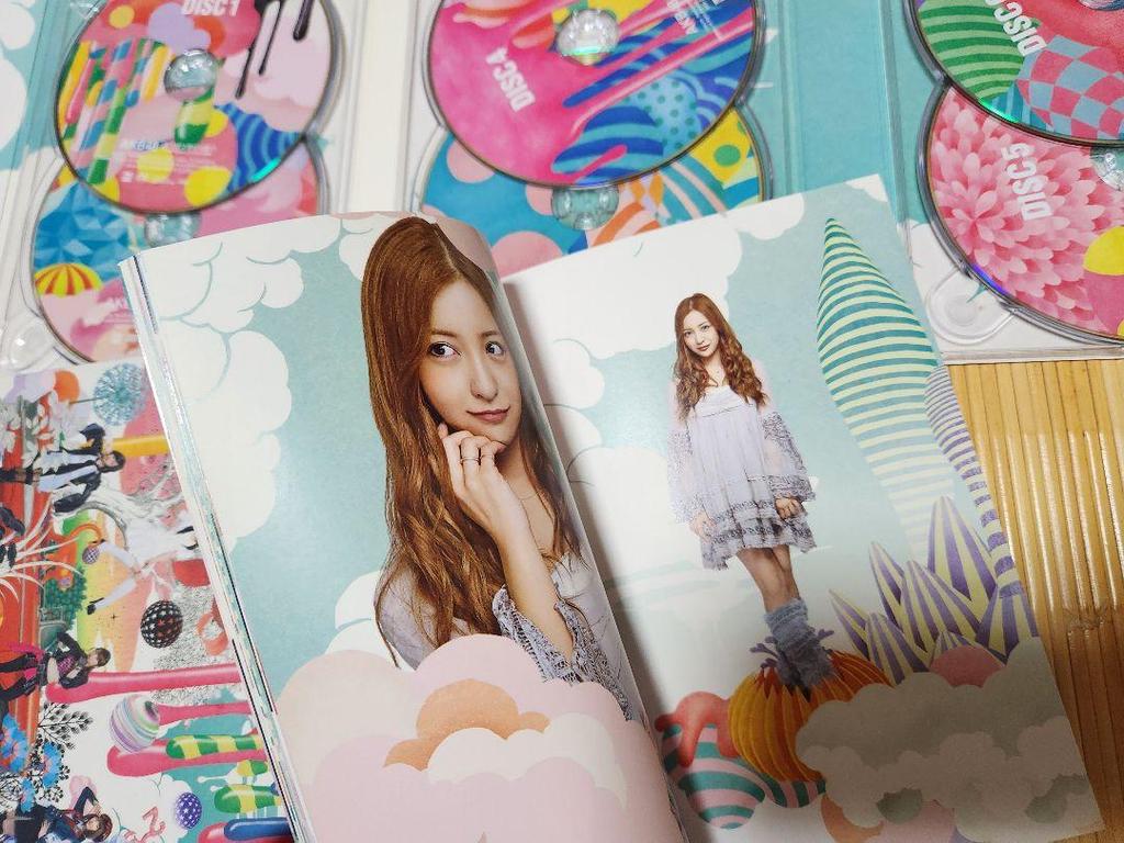 [USED] AKB48 CD 2-disc Set with Art Book