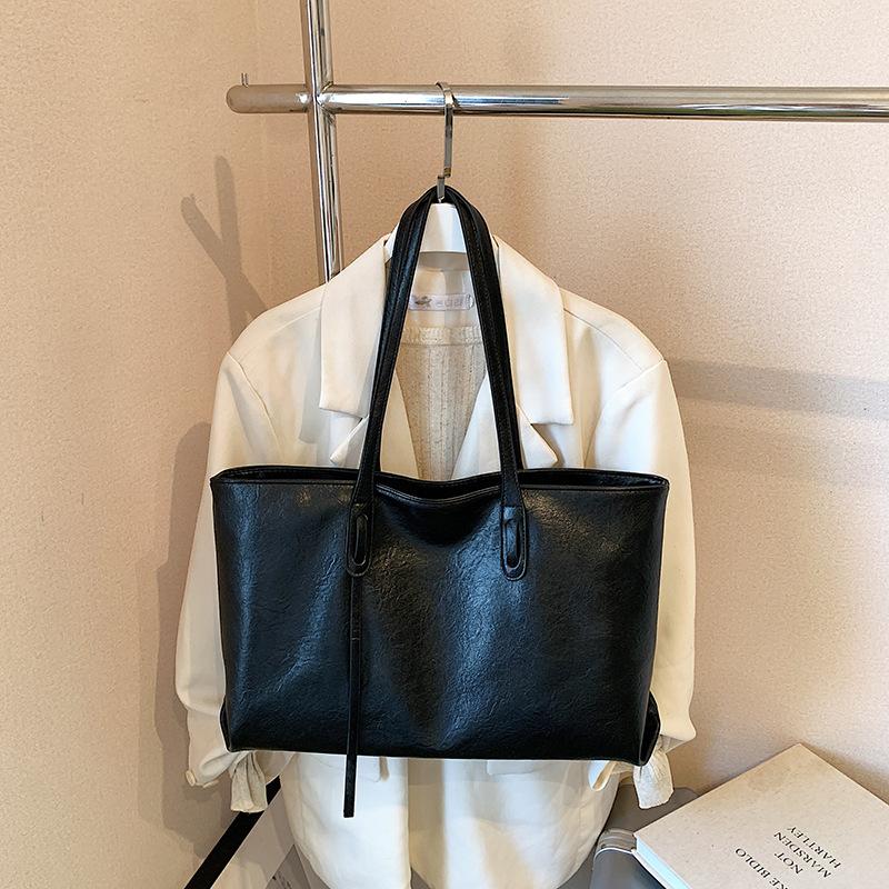 Сумка большой вместимости женская осенне-зимняя универсальная 2025 новая простая текстурная сумка через плечо ретро рабочая сумка-тоут для поездок