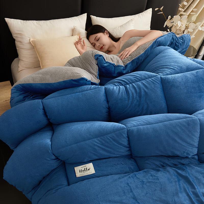 Двустороннее одеяло LISM из молочного бархата