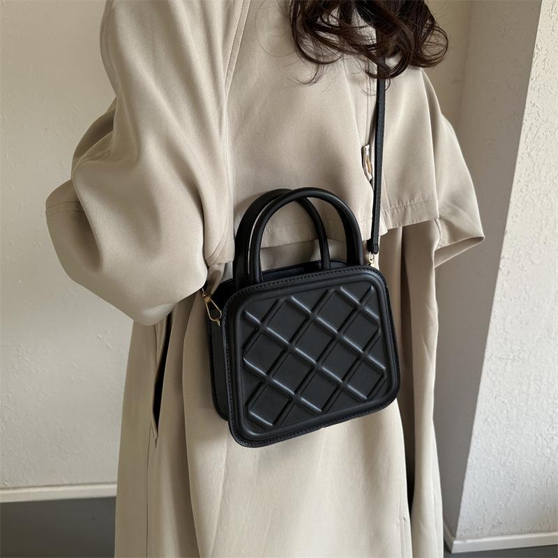 Модная иностранная ромбовидная сумка из искусственной кожи, простая и универсальная, однотонная, маленькая квадратная сумка, женская сумка, нишевый дизайн, одно плечо, переносная сумка с косым креплением