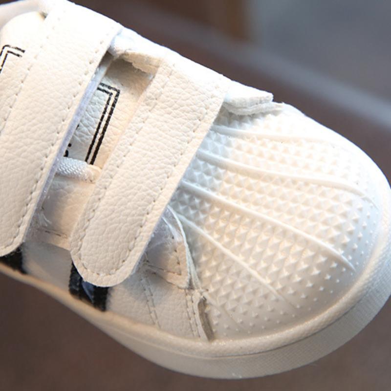 Детские кроссовки на липучках